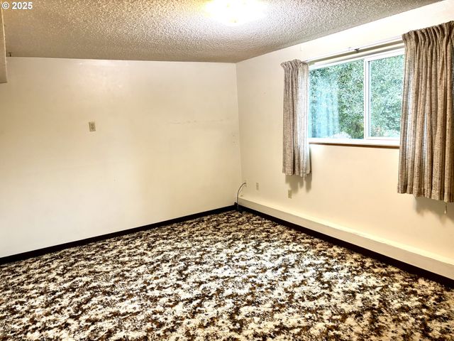 815 Nw BATTAGLIA Ave, Gresham, OR 97030