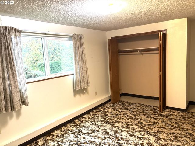 815 Nw BATTAGLIA Ave, Gresham, OR 97030