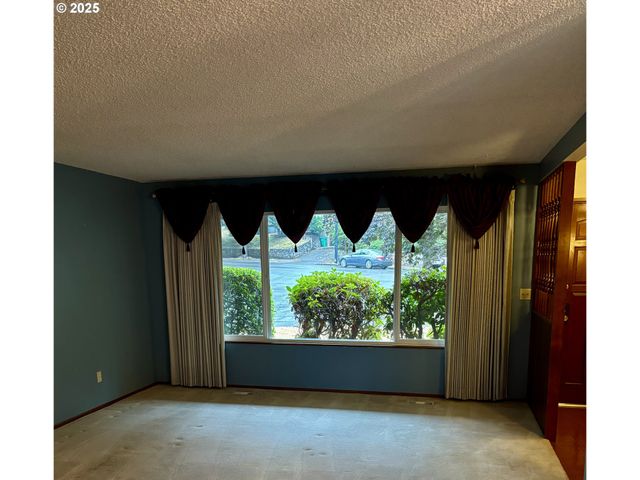 815 Nw BATTAGLIA Ave, Gresham, OR 97030