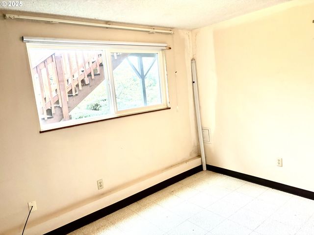 815 Nw BATTAGLIA Ave, Gresham, OR 97030