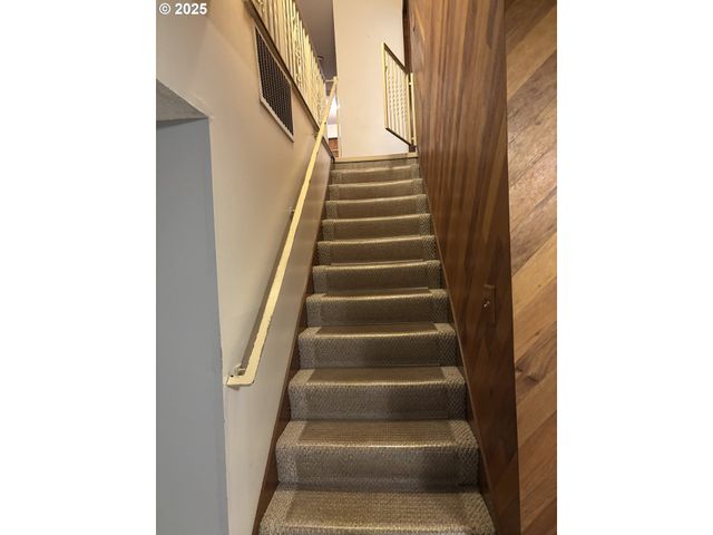 815 Nw BATTAGLIA Ave, Gresham, OR 97030