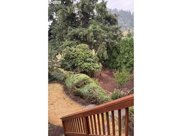 815 Nw BATTAGLIA Ave, Gresham, OR 97030