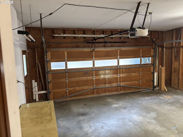 815 Nw BATTAGLIA Ave, Gresham, OR 97030