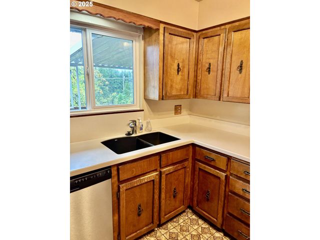 815 Nw BATTAGLIA Ave, Gresham, OR 97030