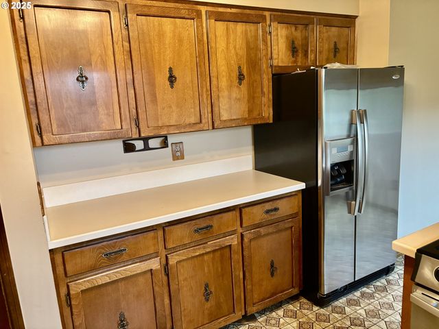 815 Nw BATTAGLIA Ave, Gresham, OR 97030