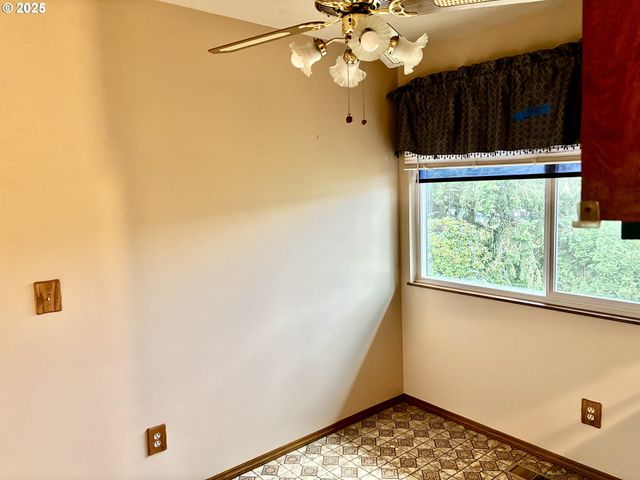 815 Nw BATTAGLIA Ave, Gresham, OR 97030