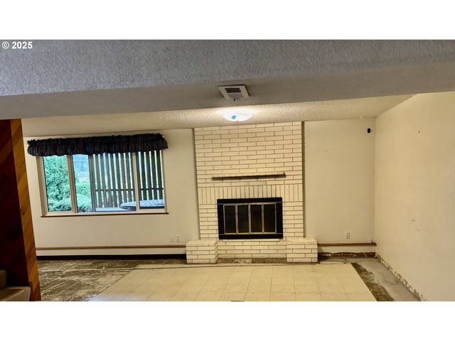 815 Nw BATTAGLIA Ave, Gresham, OR 97030