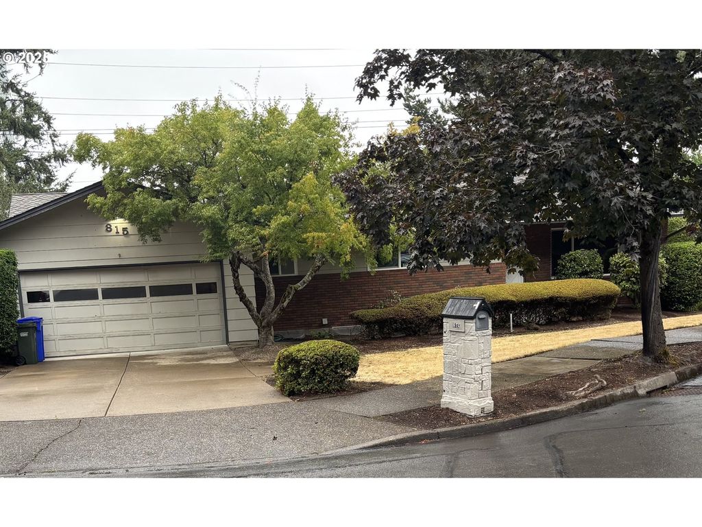 815 Nw BATTAGLIA Ave, Gresham, OR 97030