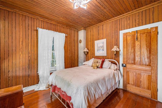 813 Nelson Avenue, Port Bolivar, TX 77650