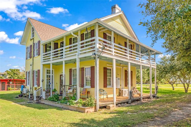 813 Nelson Avenue, Port Bolivar, TX 77650