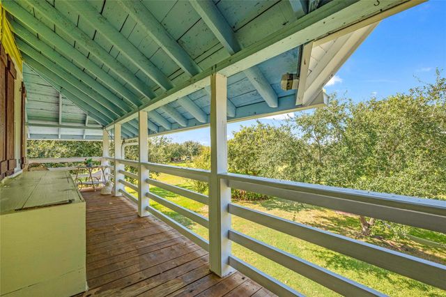 813 Nelson Avenue, Port Bolivar, TX 77650