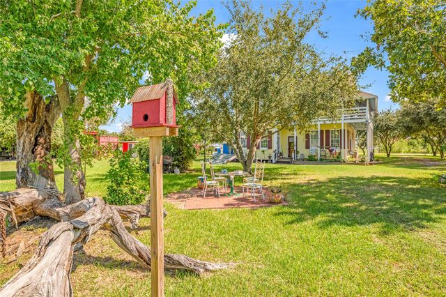 813 Nelson Avenue, Port Bolivar, TX 77650