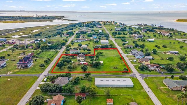 813 Nelson Avenue, Port Bolivar, TX 77650