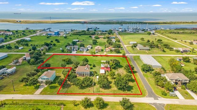 813 Nelson Avenue, Port Bolivar, TX 77650
