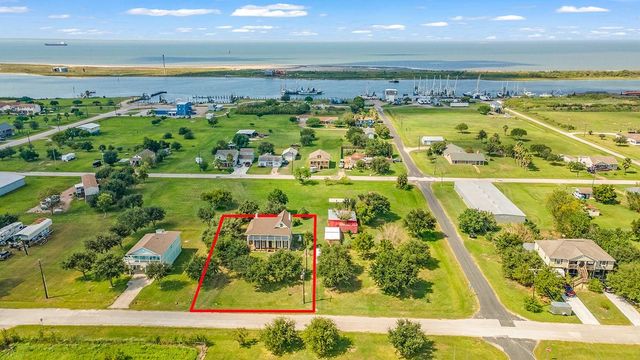 813 Nelson Avenue, Port Bolivar, TX 77650