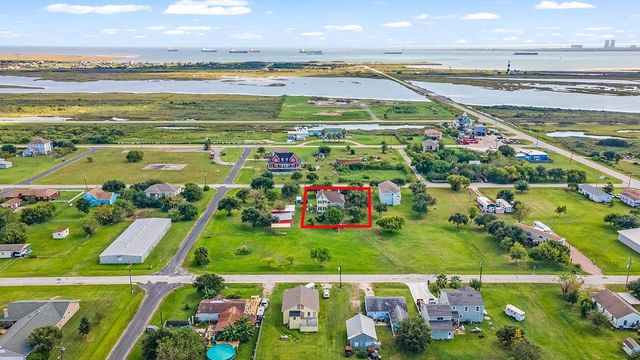 813 Nelson Avenue, Port Bolivar, TX 77650