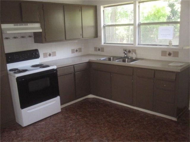 5422 Thrush Drive, Houston, TX 77033