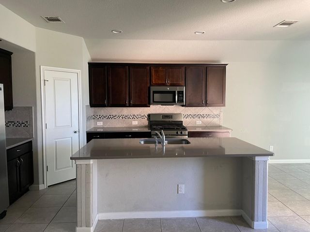 5833 Casstello DR, Round Rock, TX 78665