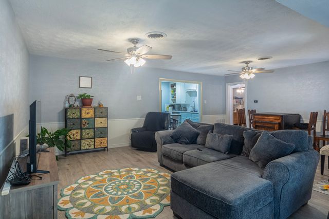 708 Schilder Drive, River Oaks, TX 76114