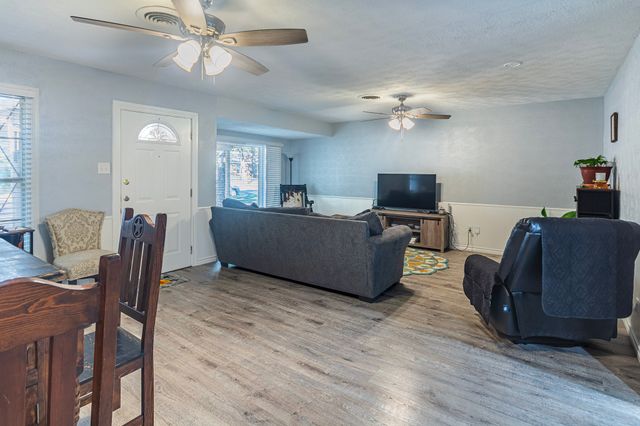 708 Schilder Drive, River Oaks, TX 76114