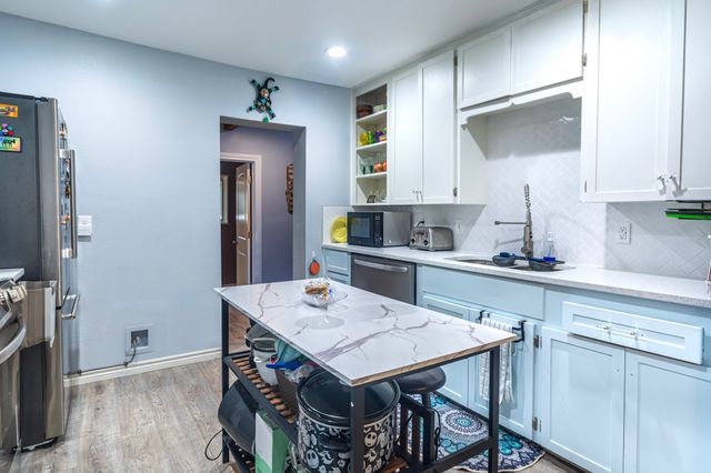 708 Schilder Drive, River Oaks, TX 76114