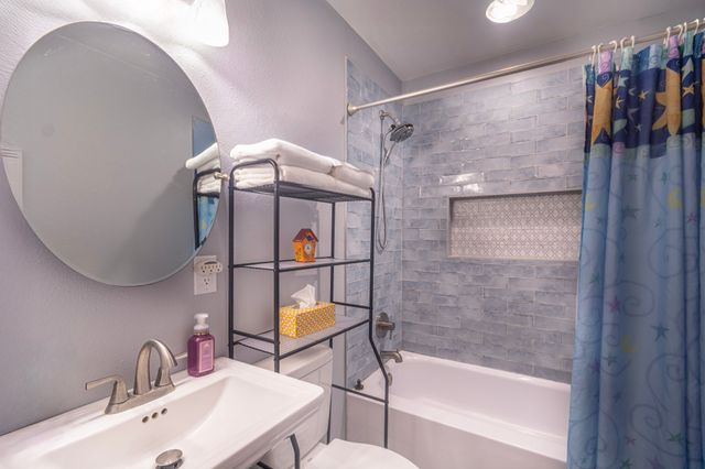 708 Schilder Drive, River Oaks, TX 76114