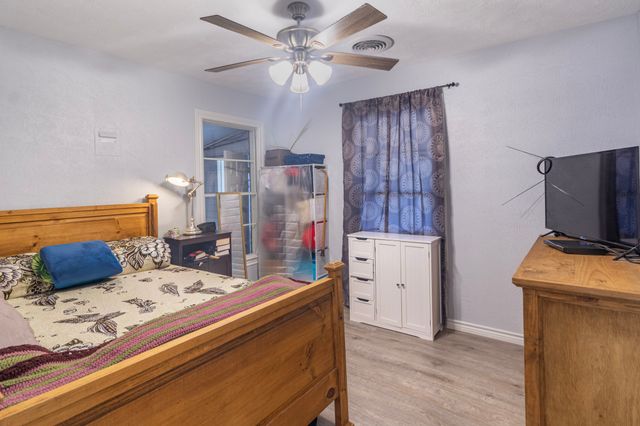 708 Schilder Drive, River Oaks, TX 76114