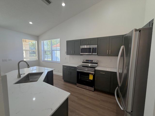 853 SAND CREEK Circle, Weston, FL 33327