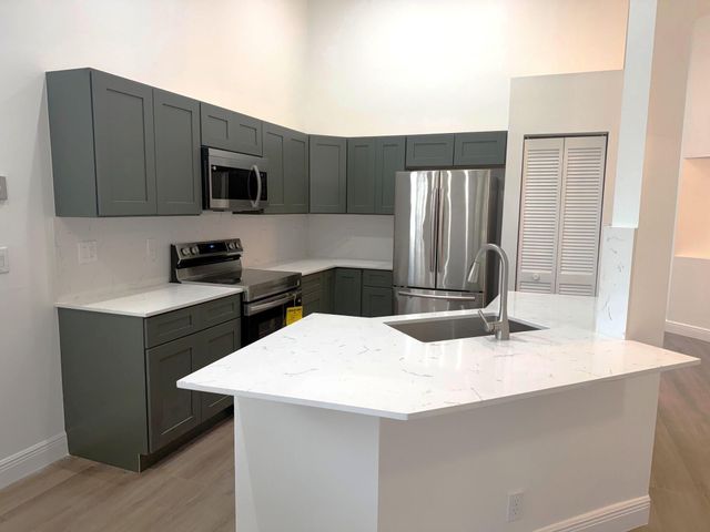 853 SAND CREEK Circle, Weston, FL 33327