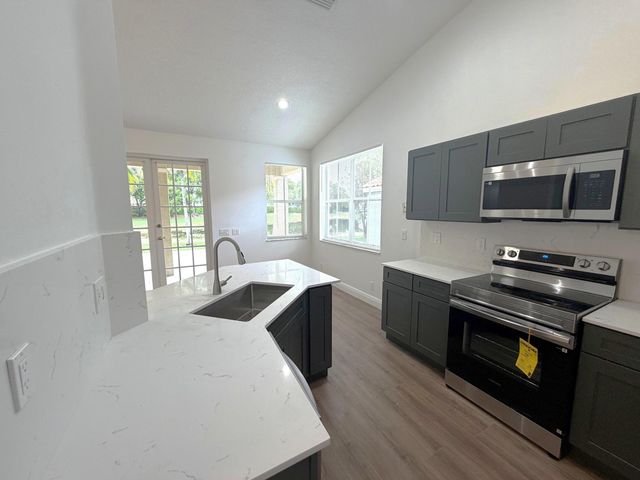 853 SAND CREEK Circle, Weston, FL 33327