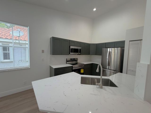 853 SAND CREEK Circle, Weston, FL 33327