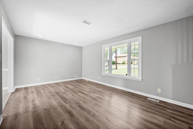 718 Jace Dr, Clarksville, TN 37040