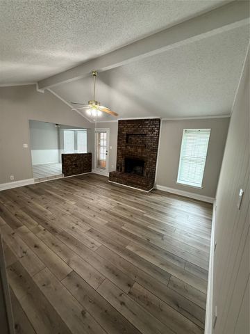 817 Lynne Lane, Burleson, TX 76028