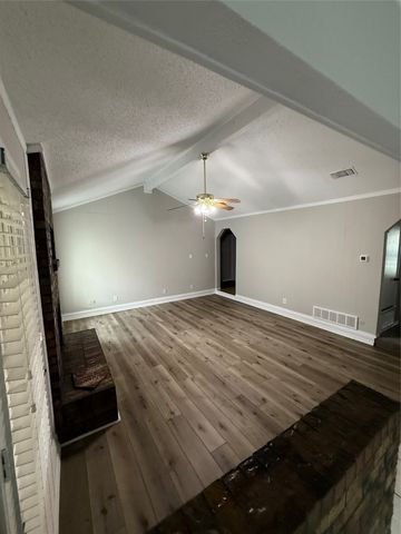 817 Lynne Lane, Burleson, TX 76028