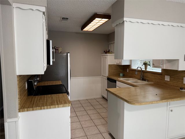 817 Lynne Lane, Burleson, TX 76028