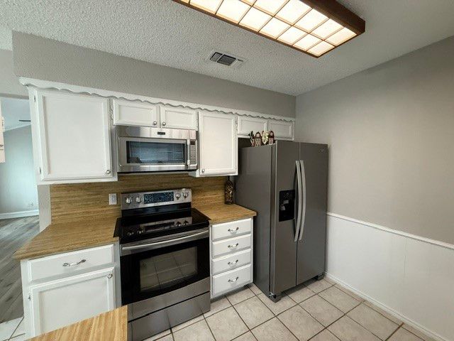 817 Lynne Lane, Burleson, TX 76028