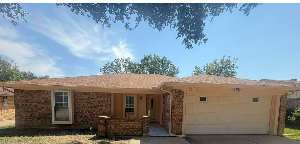 817 Lynne Lane, Burleson, TX 76028