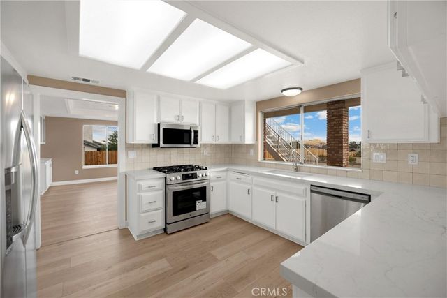 17725 Tude Lane, Apple Valley, CA 92307