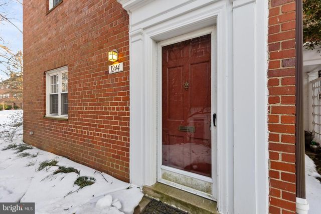 1244 MARTHA CUSTIS DR, Alexandria, VA 22302