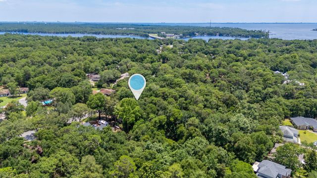 2435 Rocky Shores Drive, Niceville, FL 32578