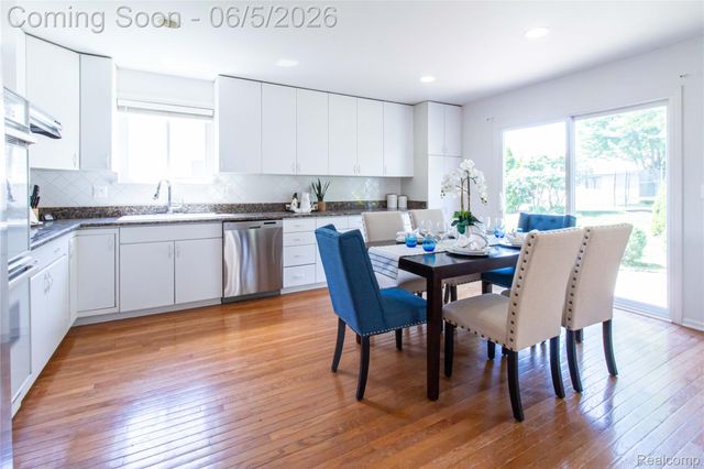 141 Woodslee Drive, Troy, MI 48083