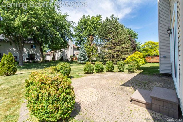 141 Woodslee Drive, Troy, MI 48083
