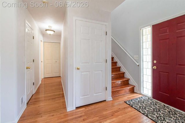 141 Woodslee Drive, Troy, MI 48083