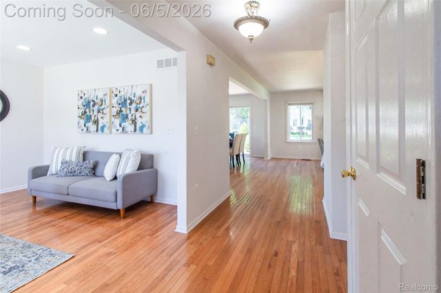 141 Woodslee Drive, Troy, MI 48083