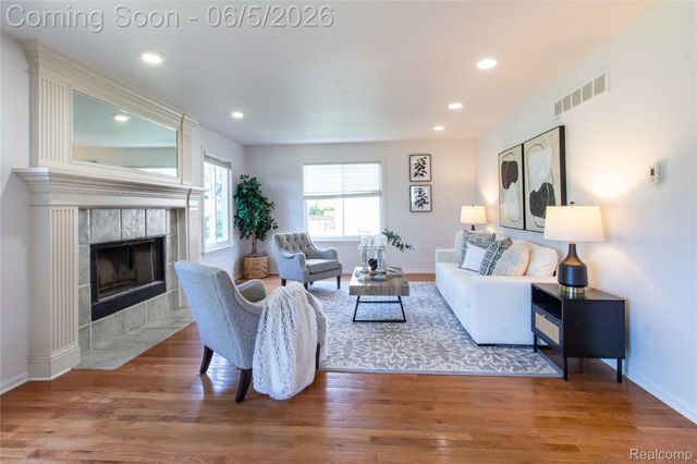 141 Woodslee Drive, Troy, MI 48083