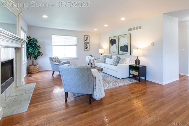 141 Woodslee Drive, Troy, MI 48083