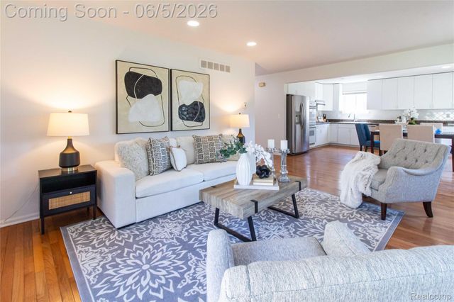 141 Woodslee Drive, Troy, MI 48083