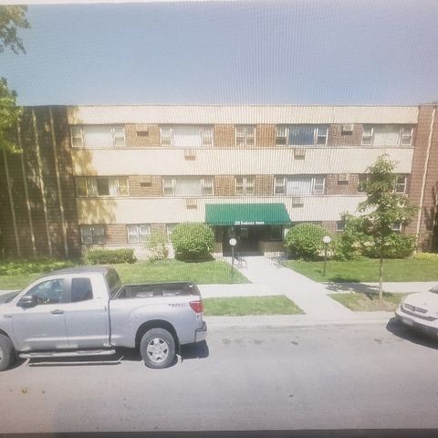222 Washington Boulevard P-14, Oak Park, IL 60302