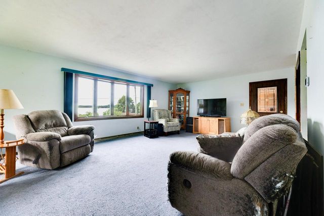 W345S10334 Wambold ROAD, Mukwonago, WI 53149