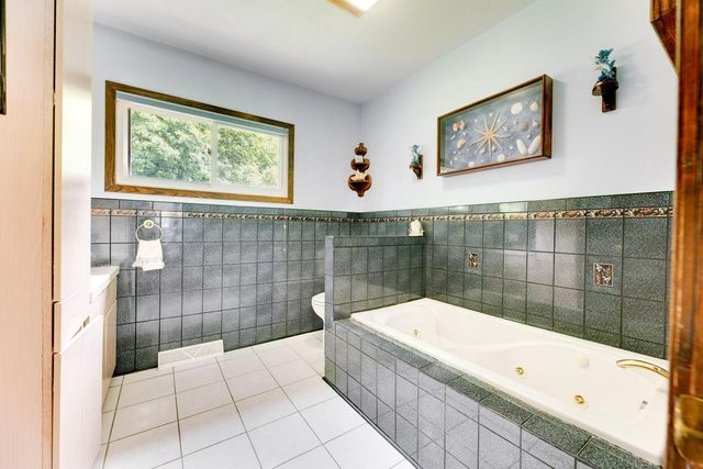 W345S10334 Wambold ROAD, Mukwonago, WI 53149